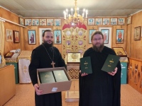 Руководитель Миссионерского отдела передал богослужебные книги в отдаленный приход Ульчского района