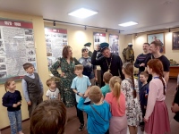 Воспитанники воскресной школы Христорождественского собора познакомились с профессией пограничника